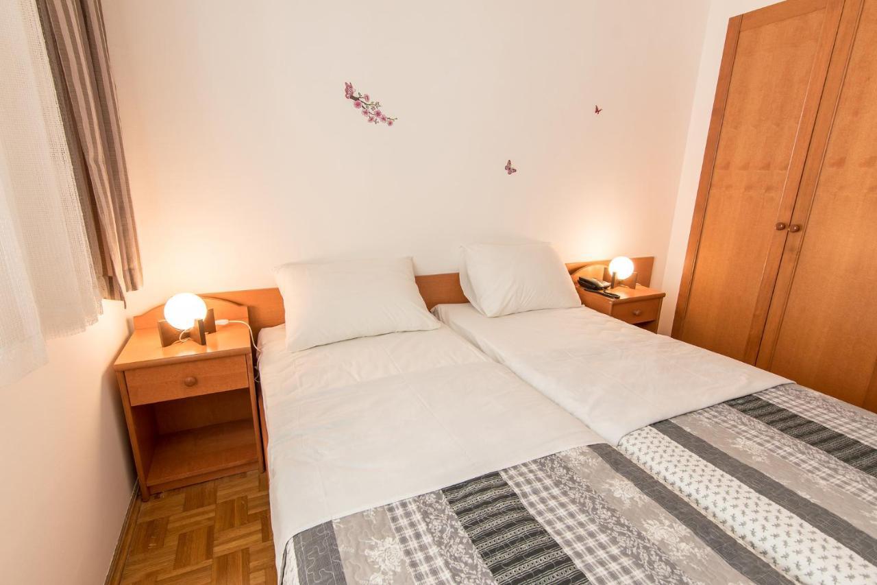 Hotel Barba Starigrad Paklenica Esterno foto