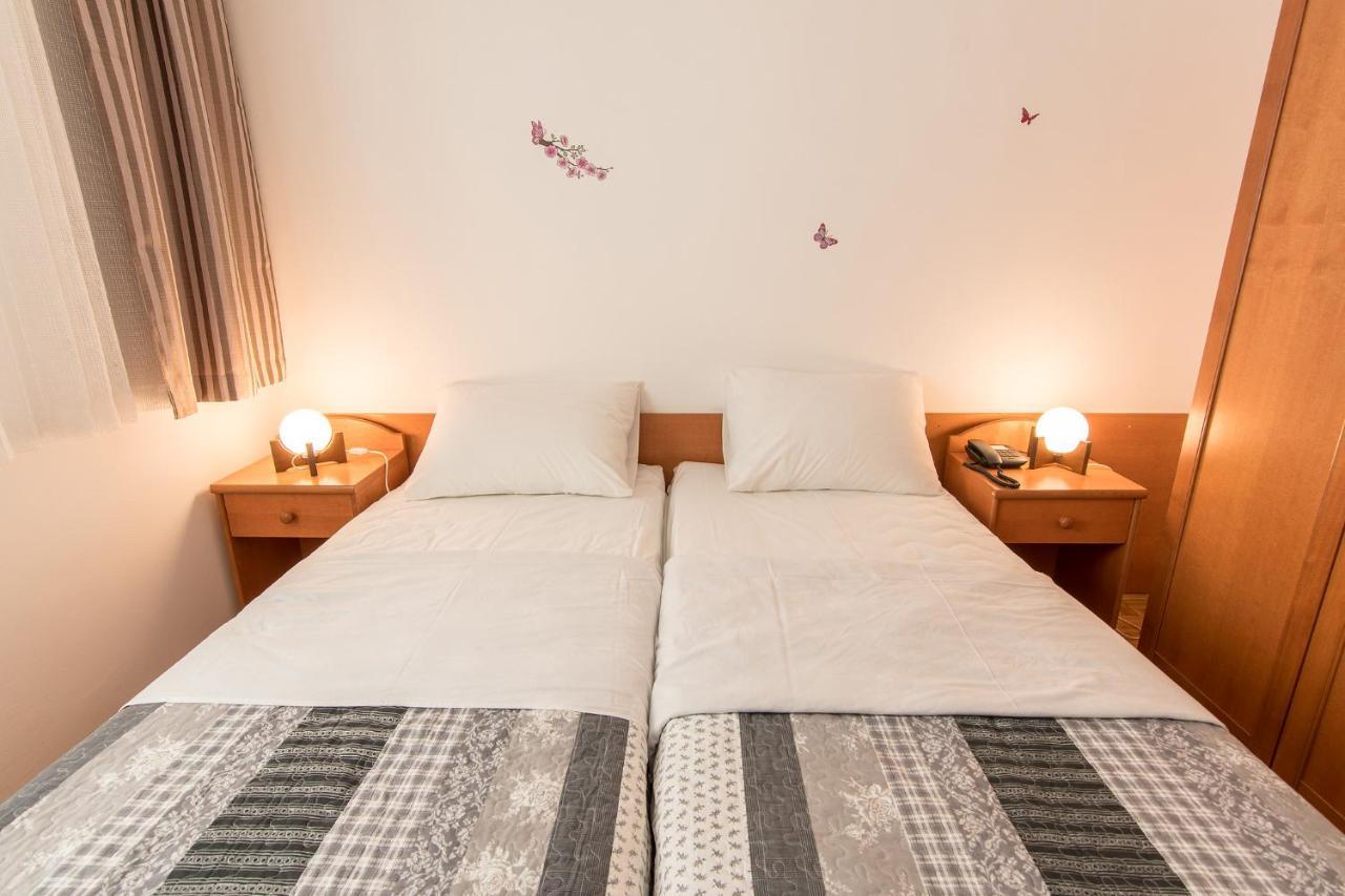 Hotel Barba Starigrad Paklenica Esterno foto