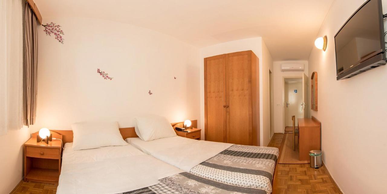 Hotel Barba Starigrad Paklenica Esterno foto